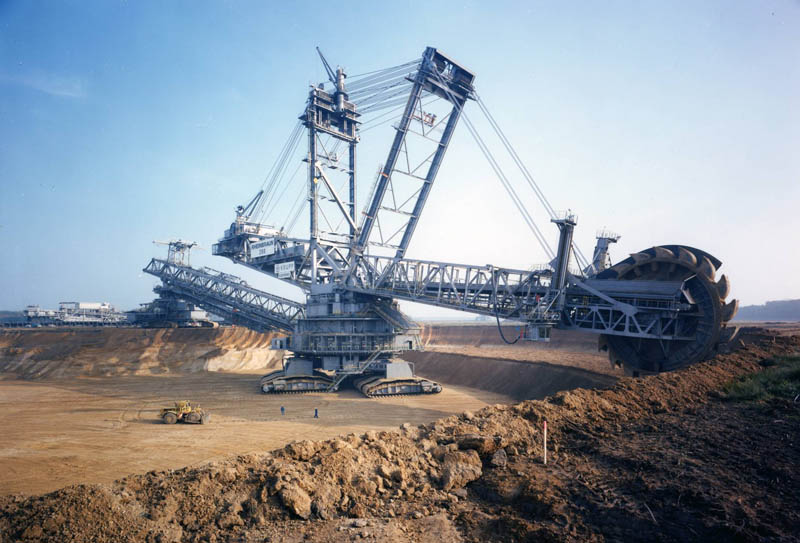 bagger-288-largest-land-vehicle-in-the-world-12.jpg
