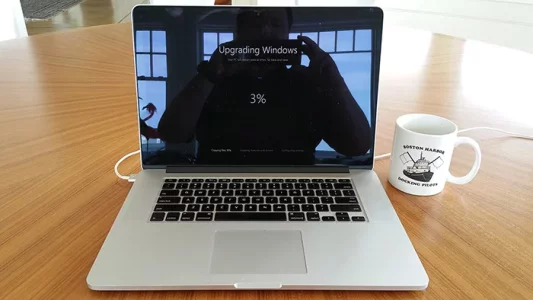 MacBookProUpgradeToWin10.webp