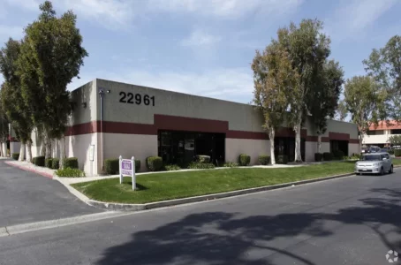Copie de 22961-Triton-Way-Laguna-Hills-CA-Primary-Photo-1-LargeHighDefinition.webp