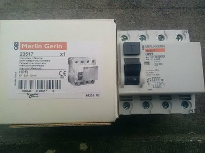 interrupteur-différentiel-30ma-63Amp-4-poles-merlin.jpg