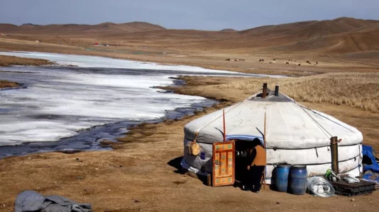 Copie de une-iourte-en-mongolie-a-50-km-au-nord-de-la-capitale-oulan-bator_5746789.webp
