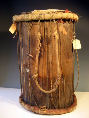 Serer_Royal_War_Drum_(Jung-Jung)._19th_Century._Jung-Jung_From_The_Kingdom_of_Sine_(in_modern_...jpg