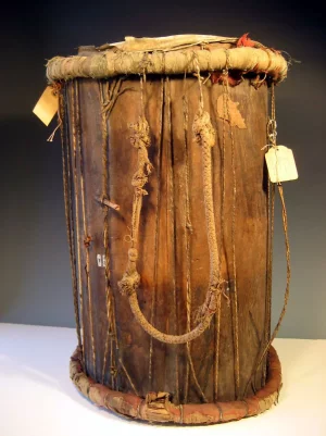 Serer_Royal_War_Drum_(Jung-Jung)._19th_Century._Jung-Jung_From_The_Kingdom_of_Sine_(in_modern...webp