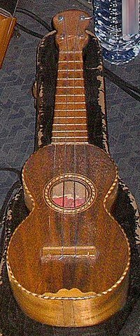 200px-UkuleleHawaiienVintage.jpg