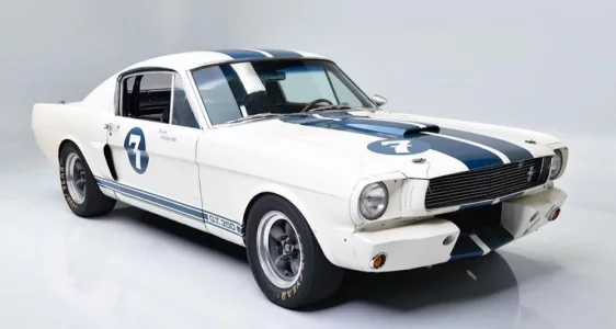 1200-L-la-ford-mustang-shelby-gt350-de-sir-stirling-moss-aux-enchres-en-septembre.webp