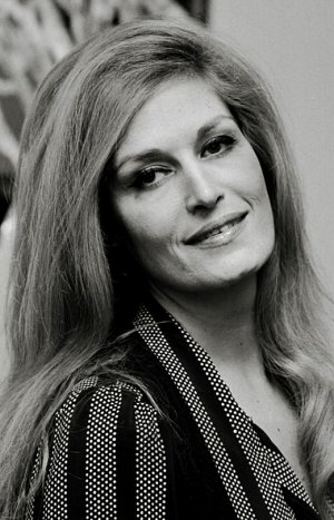 520px-Dalida_1974.jpg