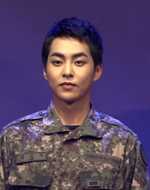 440px-Xiumin_during_the_musical_%22The_Promise_of_the_Day%22,_in_September_2019.png