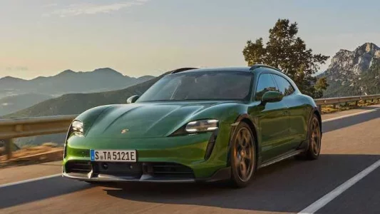 2021-porsche-taycan-cross-turismo.webp