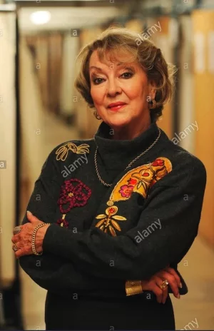 american-soprano-and-chamber-singer-karan-armstrong-poses-costume-D5Y4MF.webp