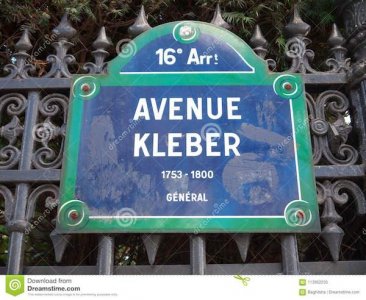 frances-en-gros-plan-de-paris-signe-kleber-street-d-avenue-113952235.jpeg