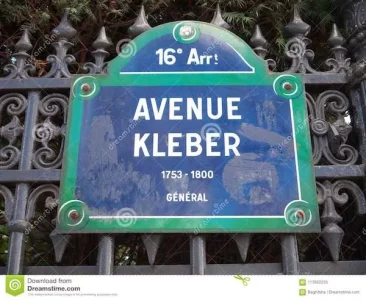 frances-en-gros-plan-de-paris-signe-kleber-street-d-avenue-113952235.webp