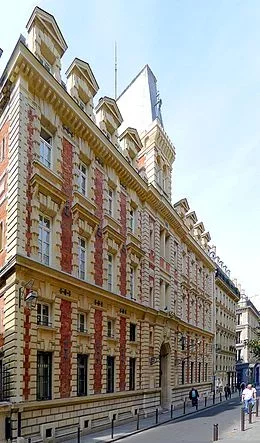 260px-P1010883_Paris_II_Rue_Notre-Dame-des-Victoires_reductwk.webp