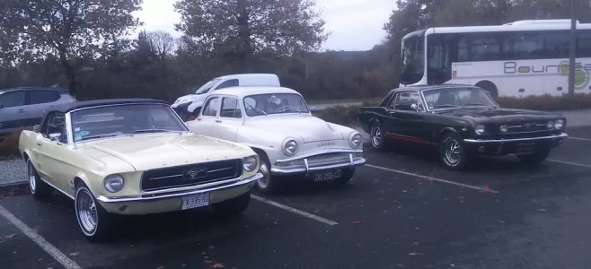 patmobile-mustangs.webp