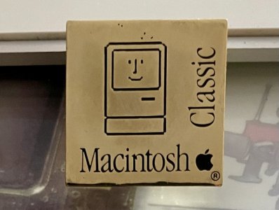 Pin's MAC_CLASSIC.jpeg