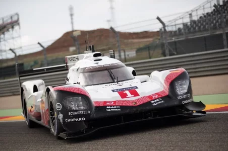 Porsche-919-Hybrid-Race-Car-16.webp