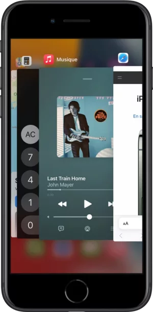 ios15-iphone-se-switch-apps.webp
