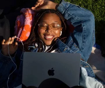 promo_college_students__bxqdcoxgjzw2_large_2x.webp