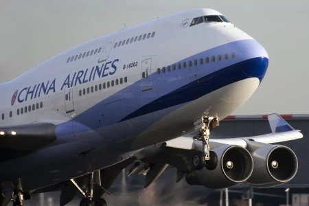 B-18203_B747-400_China_Airlines_CU_(8251203075).webp