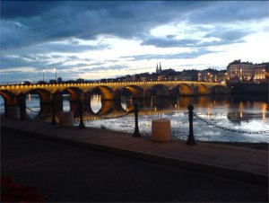 Pont de St Laurent-Mâcon 2005.jpg