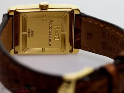 Copie de piaget-rectangular-automatic-ref-18952-18k-yellow-gold-box-bj-2000-d.webp