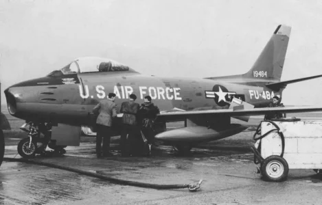 Canadair-Sabre_19484_USAF_RWY_06.56_edited-1.webp