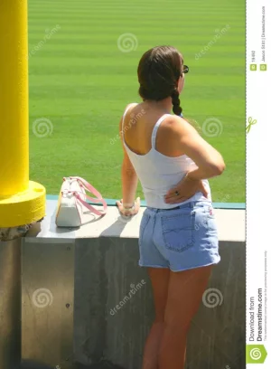 baseball-girl-19492.webp