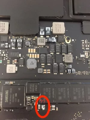 PHOTO INTERIEUR ORDINATEUR MAC BOOK PRO 2015.webp