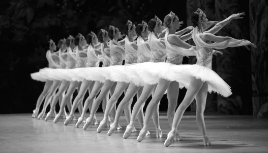 danseuses-ballet-opera-paris.webp