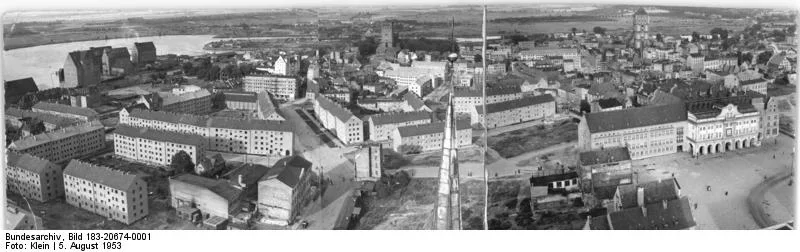 Bundesarchiv_Bild_183-20674-0001,_Rostock,_Altstadt,_Rathaus.webp