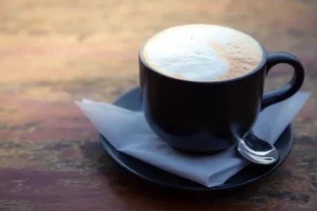 tasse-cafe-noir-mousse_1232-1154.webp