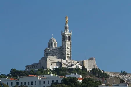 560px-Notre_Dame_de_la_Garde.webp