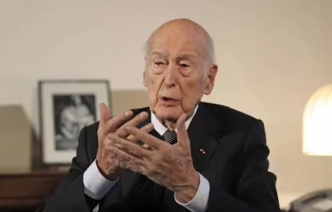 valery-giscard-estaing-ancien-conseiller-general-canton-rochefort-montagne-puy-dome-archives.webp