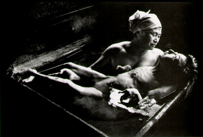 1972-tomoko-uemura-in-her-bath.jpg