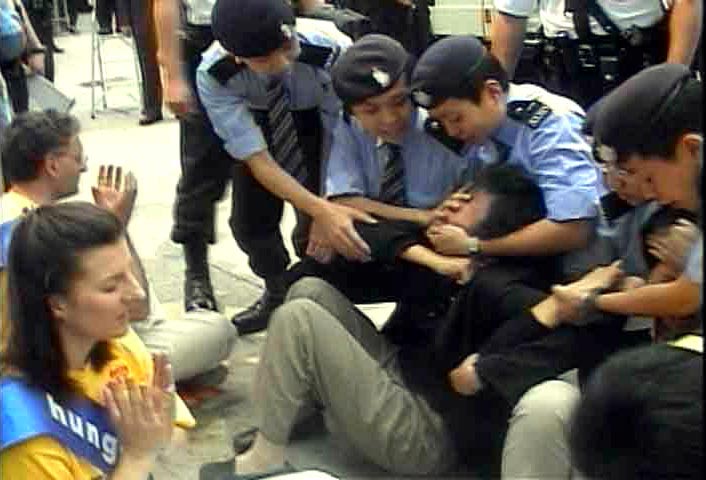 2002-7-11-violent-police-2.jpg