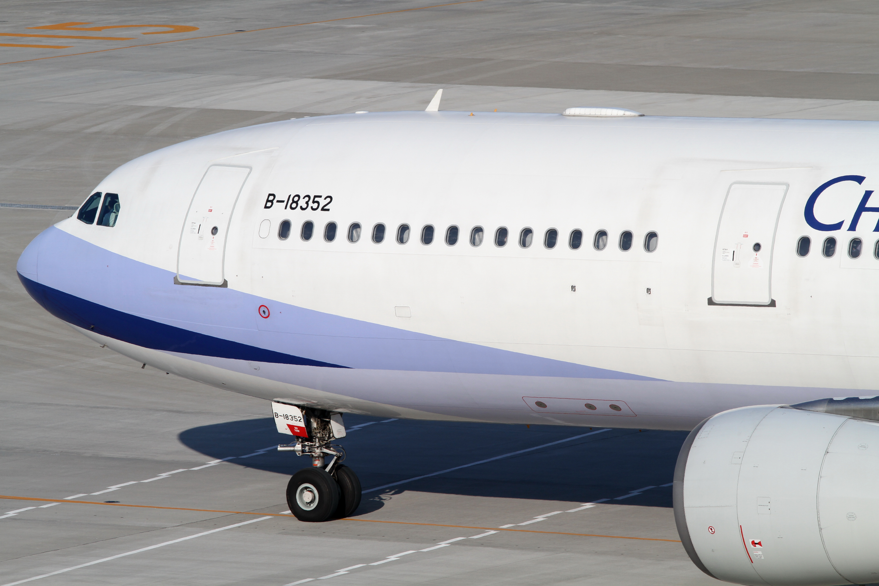 China_Airlines_A330-300%28B-18352%29_%285213874779%29.jpg