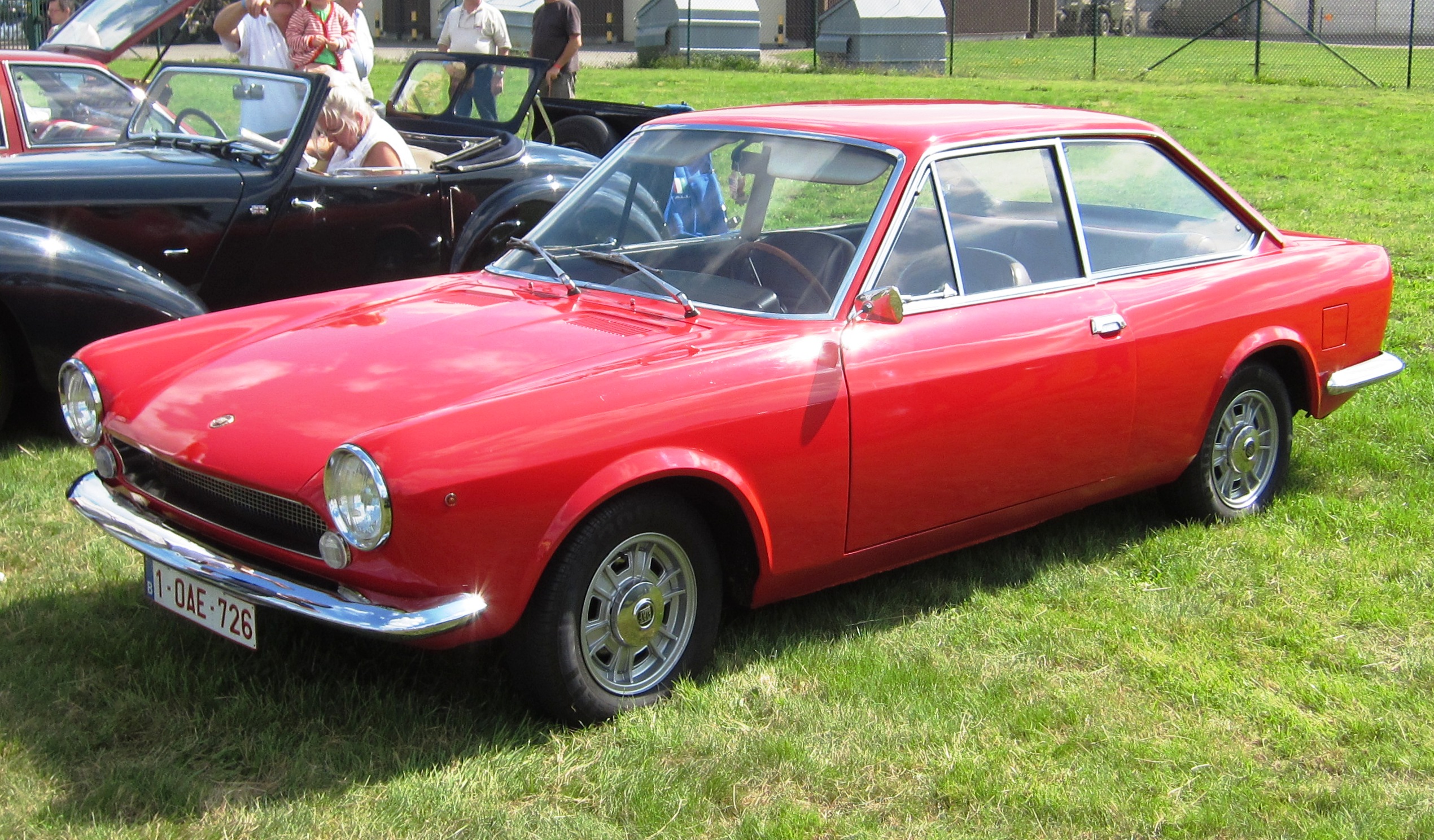 Fiat_124_Coupe_ca_1969_Schaffen-Diest_2012.jpg