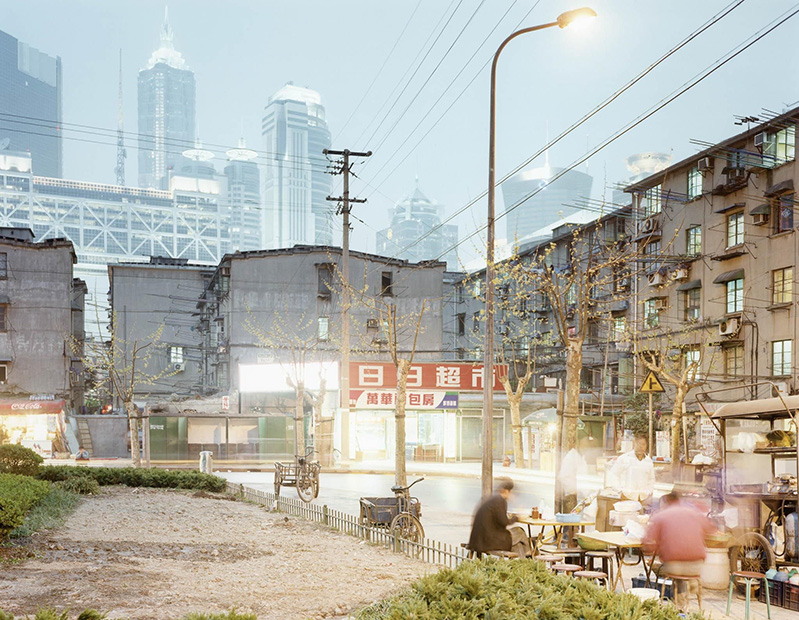 Peter-Bialobrzeski_Neon-Tigers.jpg