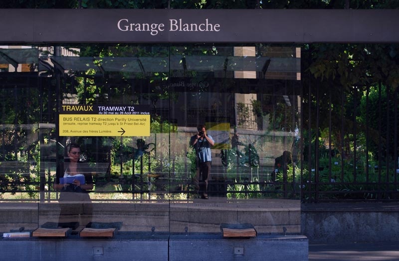 DSC_9631_autoportrait_grange_blanche_BDef.jpg