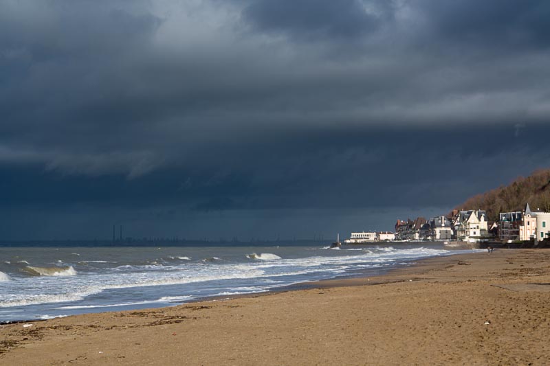 Trouville ciel sombre.jpg