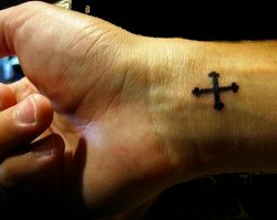 tatouage-d-une-croix-copte-jerusalem.jpg