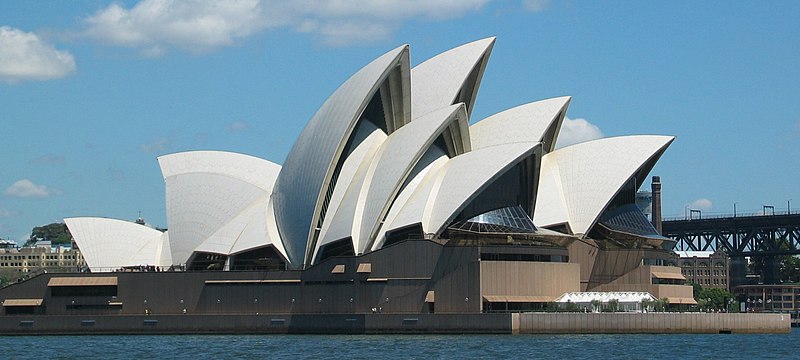 800px-SydneyOperaHouse.jpg