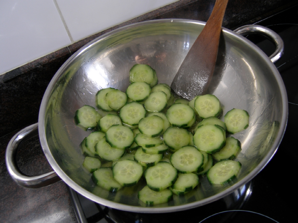 salade-chipirons-gambas-concombres.jpg