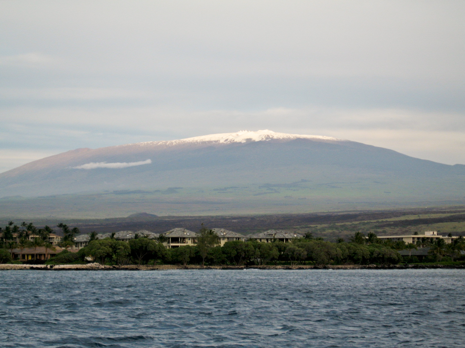 Mauna_Kea_from_the_ocean.jpg